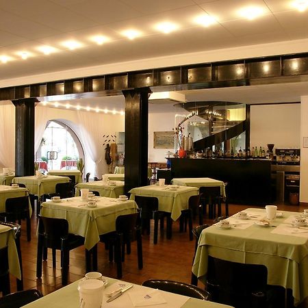 Hotel Piroscafo Desenzano del Garda Eksteriør billede