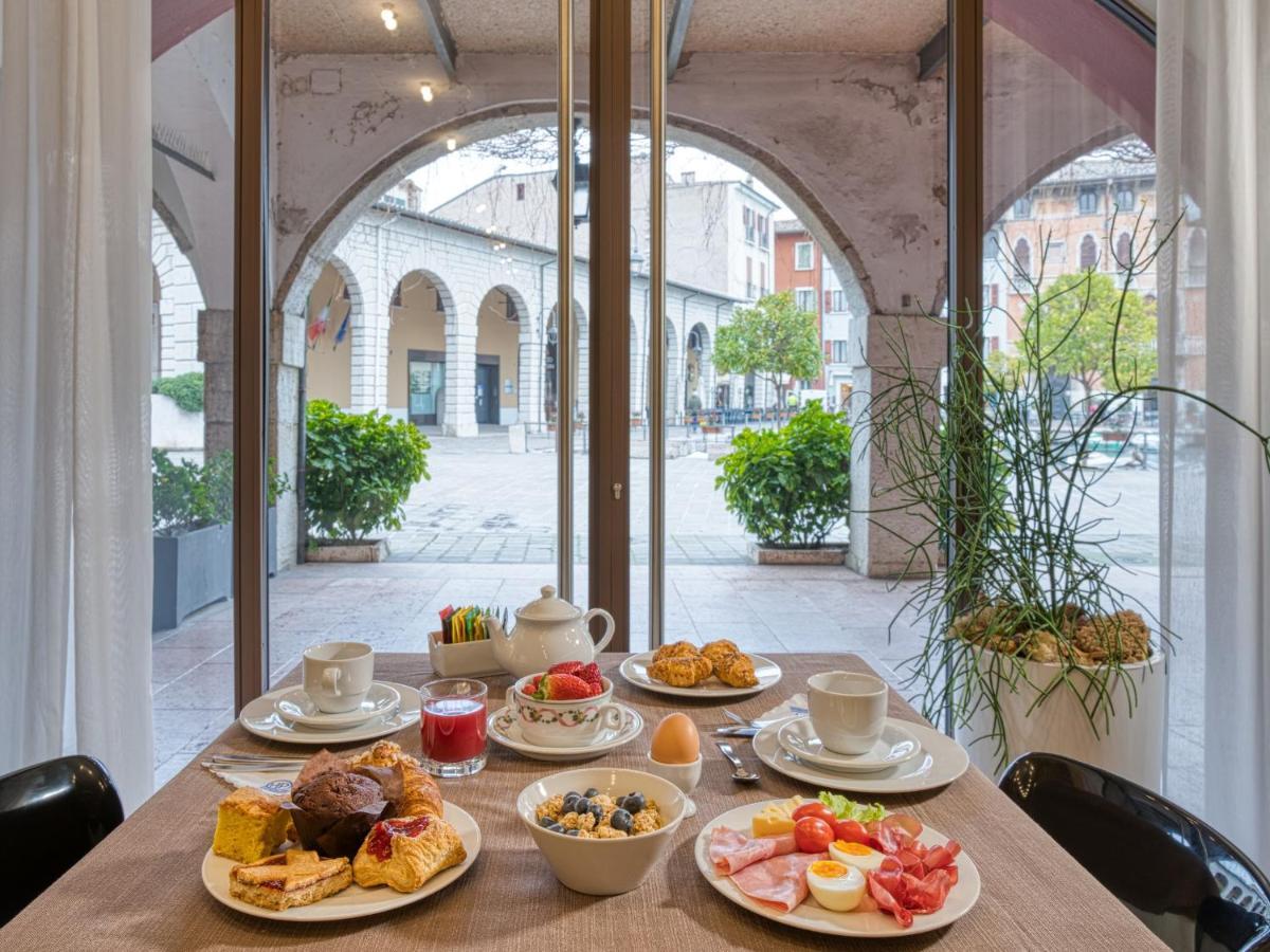 Hotel Piroscafo Desenzano del Garda Eksteriør billede