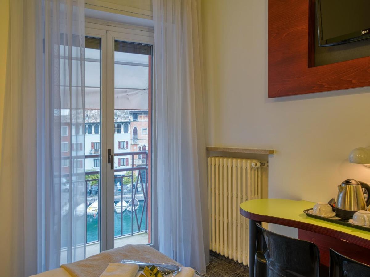 Hotel Piroscafo Desenzano del Garda Eksteriør billede