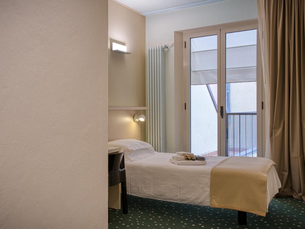 Hotel Piroscafo Desenzano del Garda Eksteriør billede